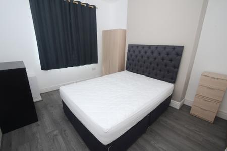 4 bedroom Terraced House to let in Norfolk Street, Salford, M6