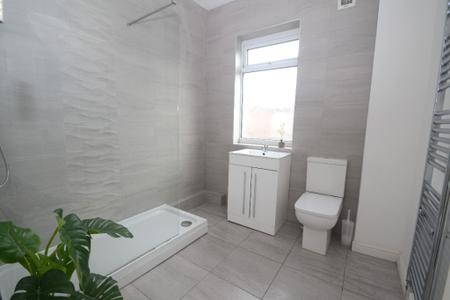 4 bedroom Terraced House to let in Norfolk Street, Salford, M6