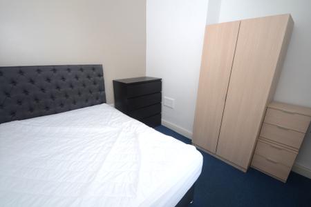 4 bedroom Terraced House to let in Norfolk Street, Salford, M6