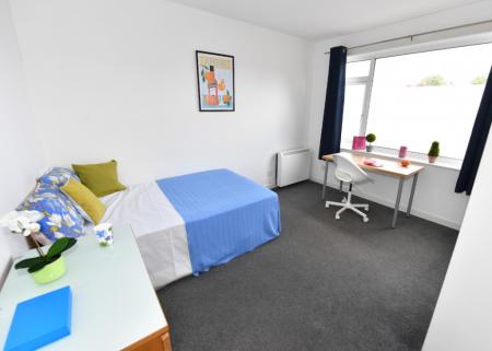 3 bedroom Flat to let in 78 Daisy Bank Road, Victoria Park, Manchester, M14