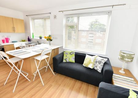 3 bedroom Flat to let in 78 Daisy Bank Road, Victoria Park, Manchester, M14