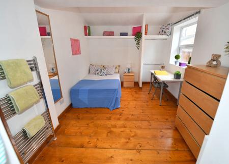 7 bedroom Terraced House to let in Moseley Road, Fallowfield, Manchester, M14