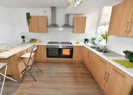 7 bedroom Terraced House to let in Moseley Road, Fallowfield, Manchester, M14