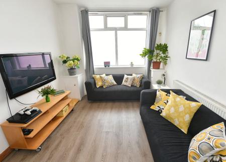 7 bedroom Terraced House to let in Moseley Road, Fallowfield, Manchester, M14