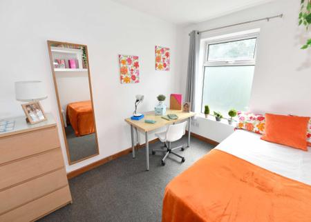 7 bedroom Terraced House to let in Moseley Road, Fallowfield, Manchester, M14