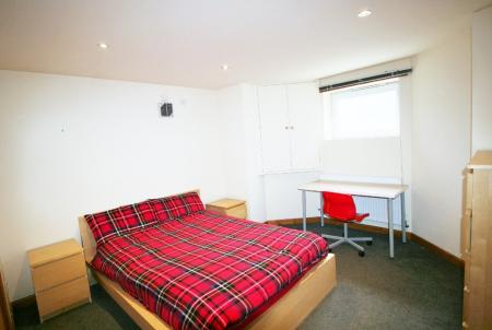 3 bedroom Flat to let in Old Lansdowne Road, West Didsbury, Manchester, M20