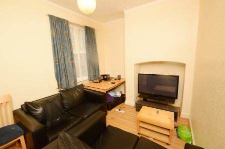 5 bedroom Detached house to let in Landcross Road, Fallowfield, Manchester, M14