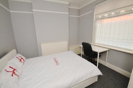 3 bedroom Terraced House to let in Halstead Avenue, Salford, M6