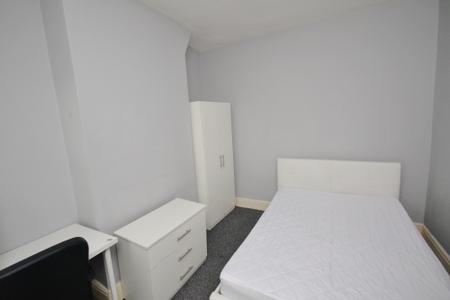 3 bedroom Terraced House to let in Halstead Avenue, Salford, M6