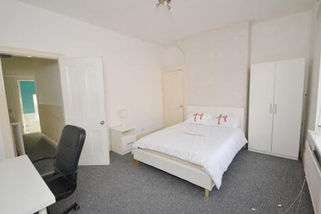 3 bedroom Terraced House to let in Halstead Avenue, Salford, M6