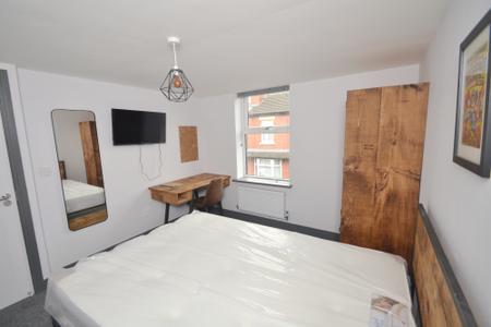 6 bedroom End of terrace house to let in Beresford Street, Rusholme, Manchester, M14