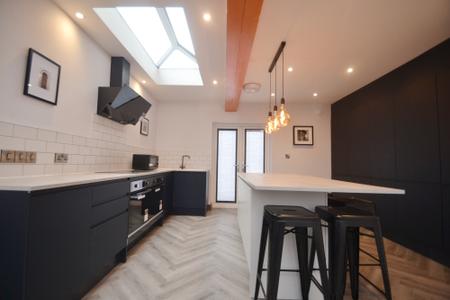 6 bedroom End of terrace house to let in Beresford Street, Rusholme, Manchester, M14