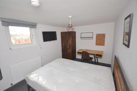 6 bedroom End of terrace house to let in Beresford Street, Rusholme, Manchester, M14