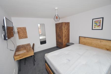 6 bedroom End of terrace house to let in Beresford Street, Rusholme, Manchester, M14