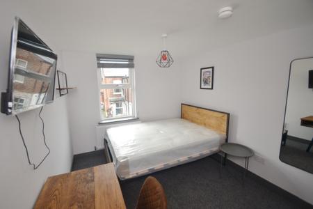 6 bedroom End of terrace house to let in Beresford Street, Rusholme, Manchester, M14