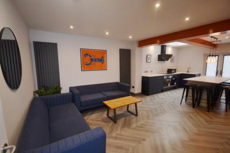 6 bedroom End of terrace house to let in Beresford Street, Rusholme, Manchester, M14