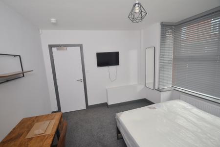 6 bedroom End of terrace house to let in Beresford Street, Rusholme, Manchester, M14