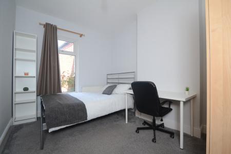 4 bedroom Terraced House to let in Birch Lane, Victoria Park, Manchester, M13