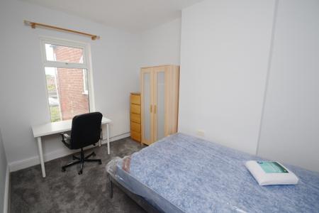 4 bedroom Terraced House to let in Birch Lane, Victoria Park, Manchester, M13