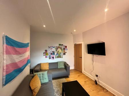 4 bedroom Semi-detached house to let in Birch Lane, Victoria Park, Manchester, M13