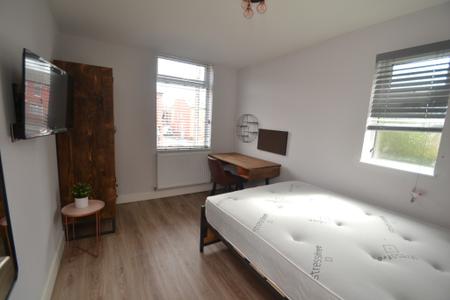 6 bedroom End of terrace house to let in Brailsford Road, Fallowfield, Manchester, M14