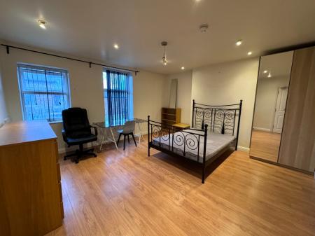 10 bedroom Semi-detached house to let in Lausanne Road, Manchester, M20