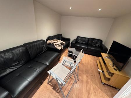 10 bedroom Semi-detached house to let in Lausanne Road, Manchester, M20