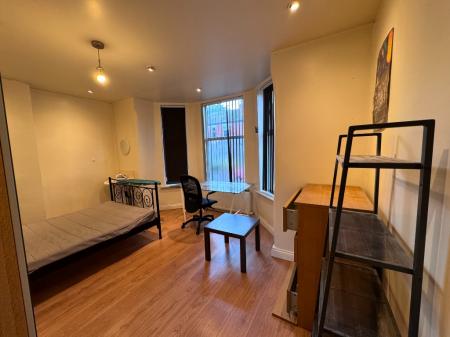 10 bedroom Semi-detached house to let in Lausanne Road, Manchester, M20