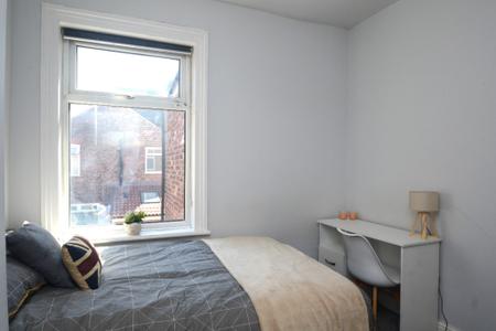 4 bedroom End of terrace house to let in Moseley Road, Fallowfield, Manchester, M14