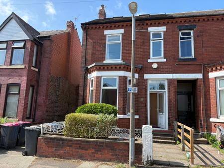 6 bedroom Semi-detached house to let in Osborne Road, Salford, M6