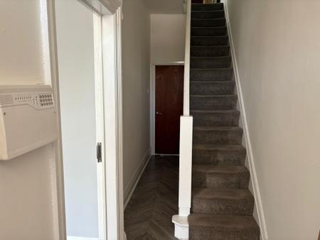 6 bedroom Semi-detached house to let in Osborne Road, Salford, M6