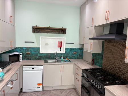 6 bedroom Semi-detached house to let in Osborne Road, Salford, M6