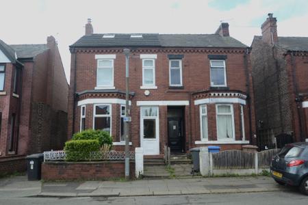 6 bedroom Semi-detached house to let in Osborne Road, Salford, M6