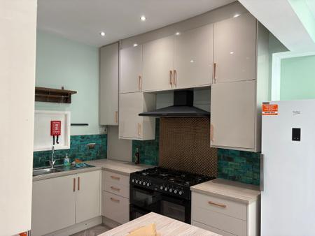 6 bedroom Semi-detached house to let in Osborne Road, Salford, M6