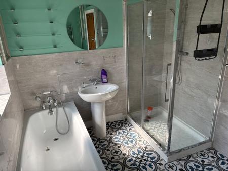 6 bedroom Semi-detached house to let in Osborne Road, Salford, M6