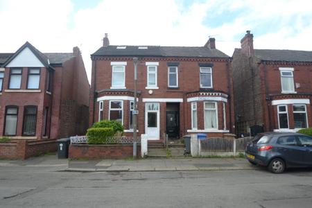 6 bedroom Semi-detached house to let in Osborne Road, Salford, M6