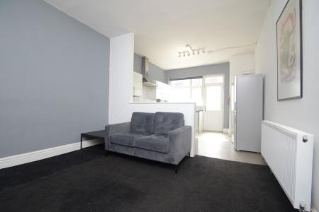 7 bedroom Semi-detached house to let in Argyle Avenue, Victoria Park, Manchester, M14