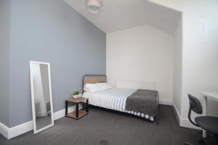 7 bedroom Semi-detached house to let in Argyle Avenue, Victoria Park, Manchester, M14