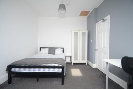 7 bedroom Semi-detached house to let in Argyle Avenue, Victoria Park, Manchester, M14
