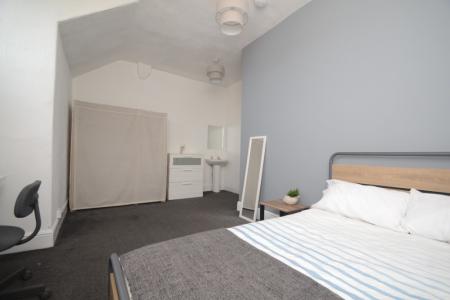 7 bedroom Semi-detached house to let in Argyle Avenue, Victoria Park, Manchester, M14