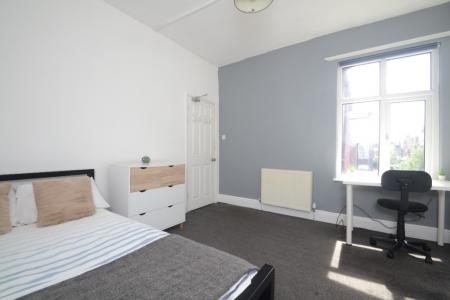 7 bedroom Semi-detached house to let in Argyle Avenue, Victoria Park, Manchester, M14