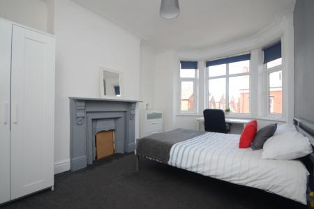 7 bedroom Semi-detached house to let in Argyle Avenue, Victoria Park, Manchester, M14