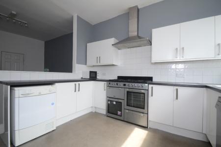 7 bedroom Semi-detached house to let in Argyle Avenue, Victoria Park, Manchester, M14