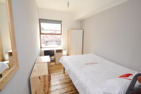 6 bedroom Terraced House to let in Filey Road, Fallowfield, Manchester, M14