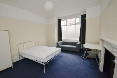 6 bedroom Terraced House to let in Scarsdale Road, Victoria Park, Manchester, M14