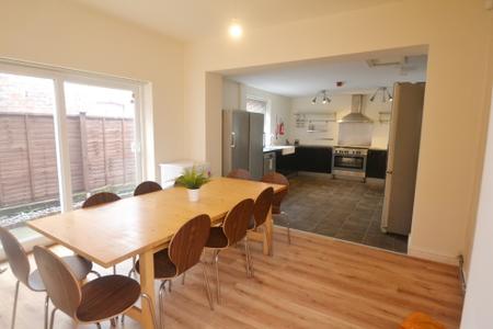 7 bedroom End of terrace house to let in Whitby Avenue, Fallowfield, Manchester, M14