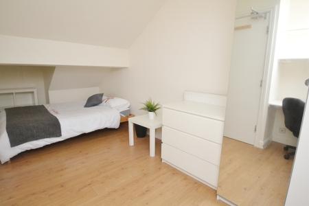 7 bedroom End of terrace house to let in Whitby Avenue, Fallowfield, Manchester, M14