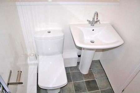 7 bedroom End of terrace house to let in Whitby Avenue, Fallowfield, Manchester, M14