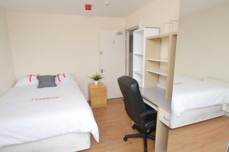 7 bedroom End of terrace house to let in Whitby Avenue, Fallowfield, Manchester, M14