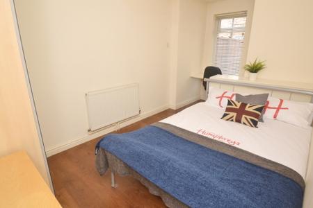 7 bedroom End of terrace house to let in Whitby Avenue, Fallowfield, Manchester, M14